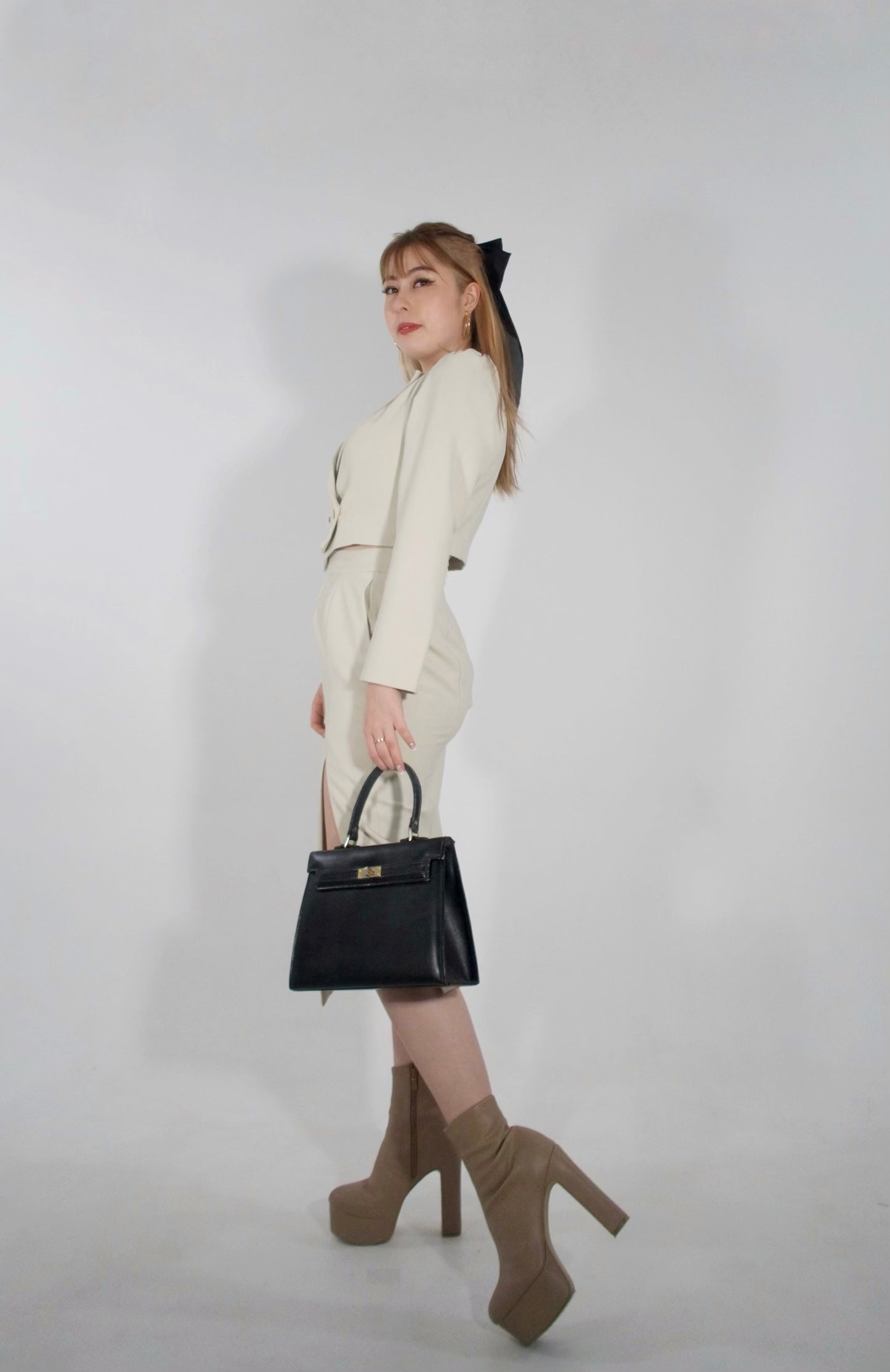 イタリア糸使用　スリットデザインコクーンスカート　24,000円（26,400税込み）